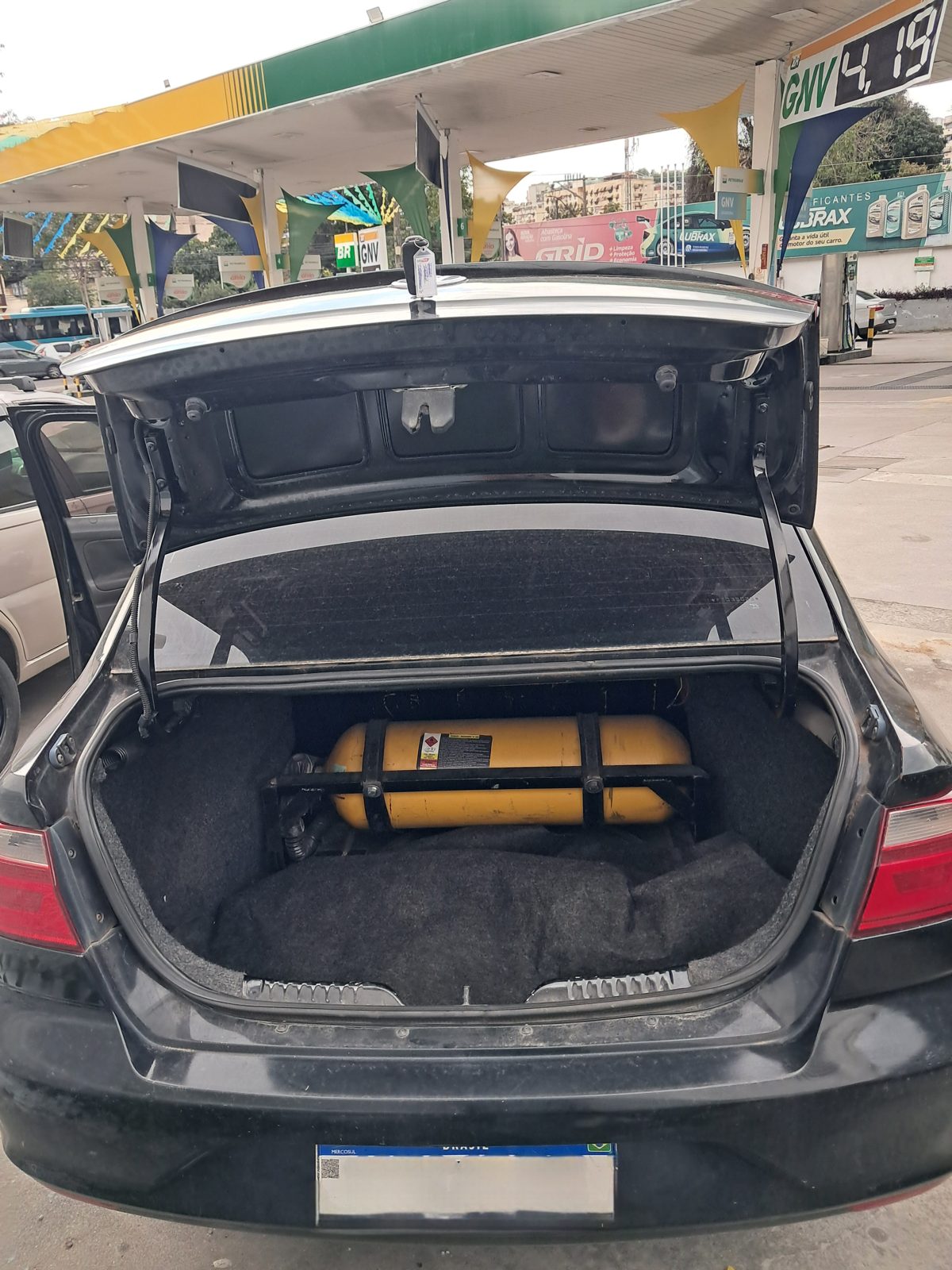 Foto 1 de 7 do VW - VolksWagen VOYAGE 1.6/1.6 City  Mi Total Flex 8V 4p 2015